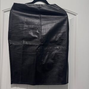 Lulu’s She’s irresistible vegan leather skirt size M.  Worn once.